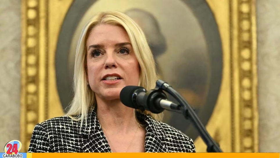 Trump destituye a Pam Bondi
