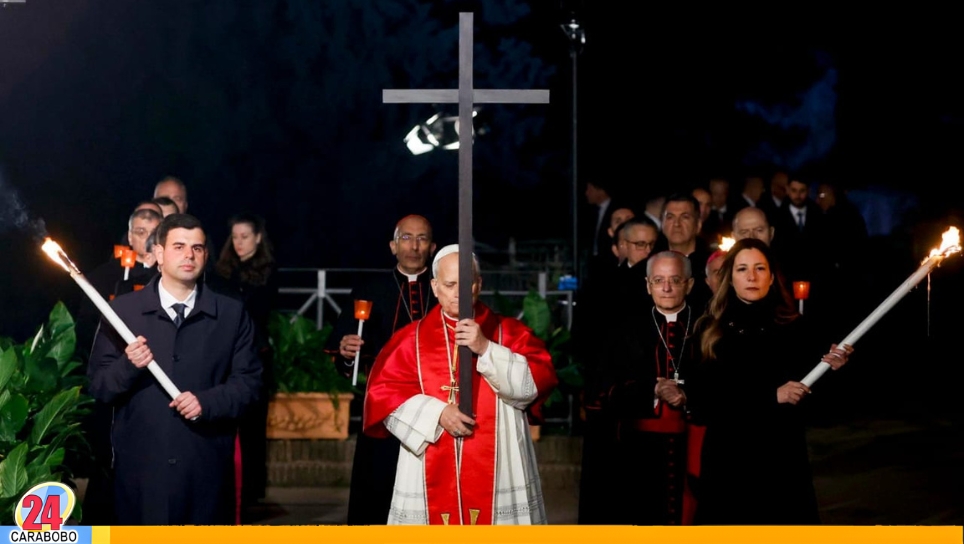 Viacrucis León XIV en el Coliseo