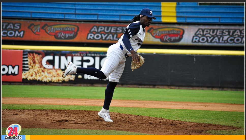 Marineros barrió a Samanes y se afianza en la cima
