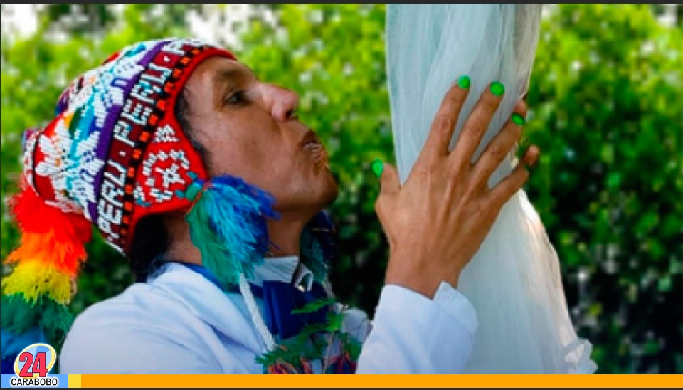 Activista peruano decidió casarse con un árbol