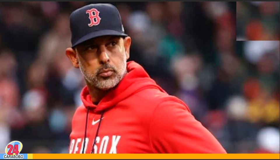 Mánager Alex Cora despedido por Medias Rojas de Boston