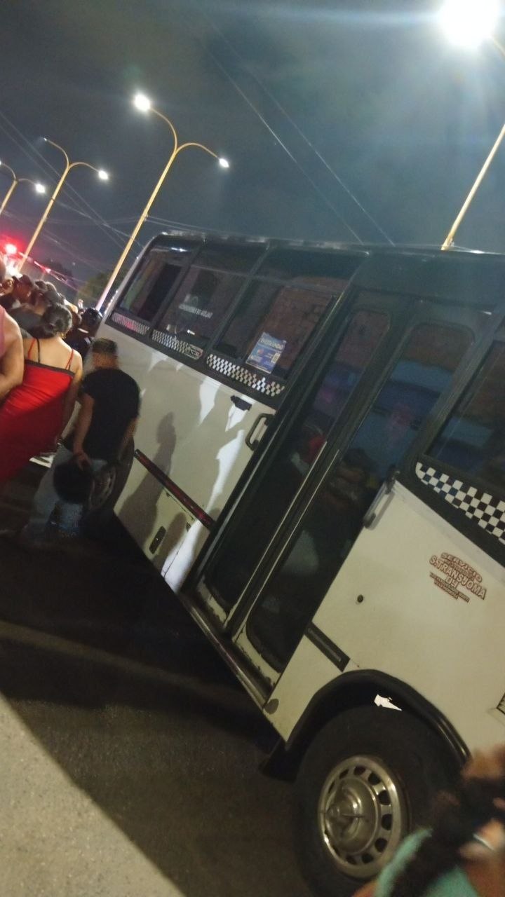 Choque de moto contra buseta al sur de Valencia 