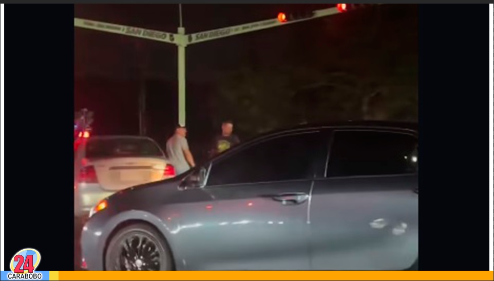 hecho vial en el semáforo de Tulipán en San Diego