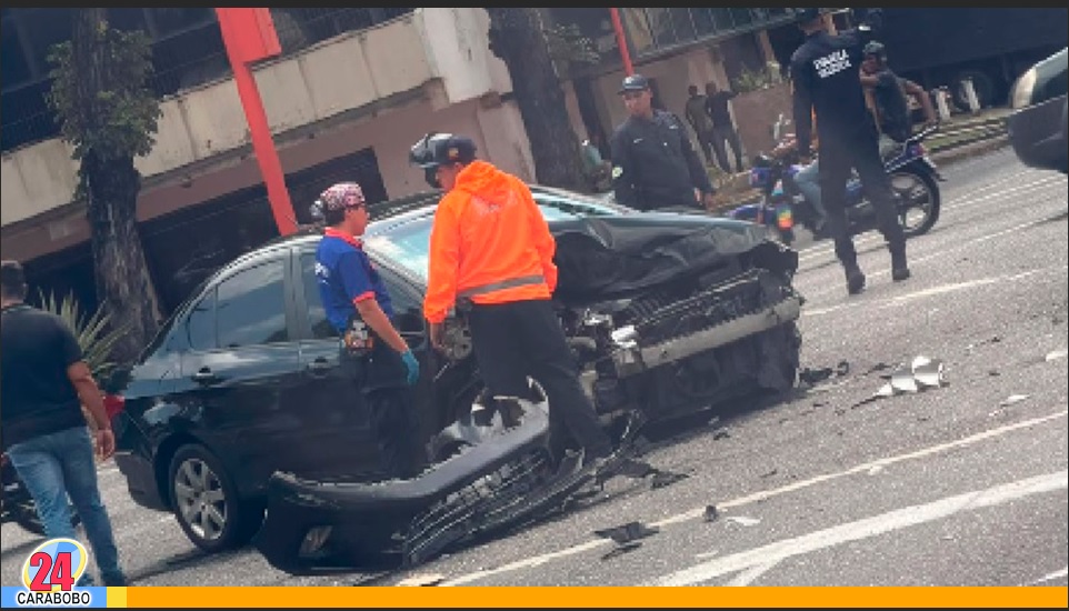 colisión fuerte en la avenida Andrés Eloy Blanco