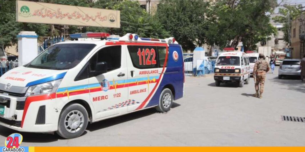Ataque explosivos tren Pakistán