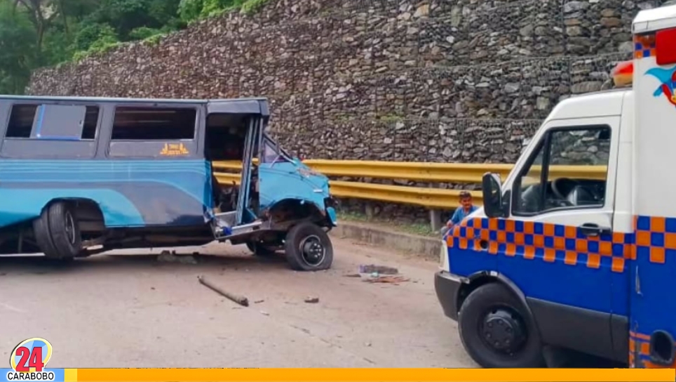 Choque de Autobús con pasajeros vía Puerto Cabello