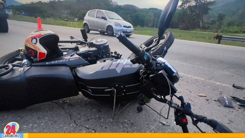Colisión entre motocicleta y vehículo en La Variante