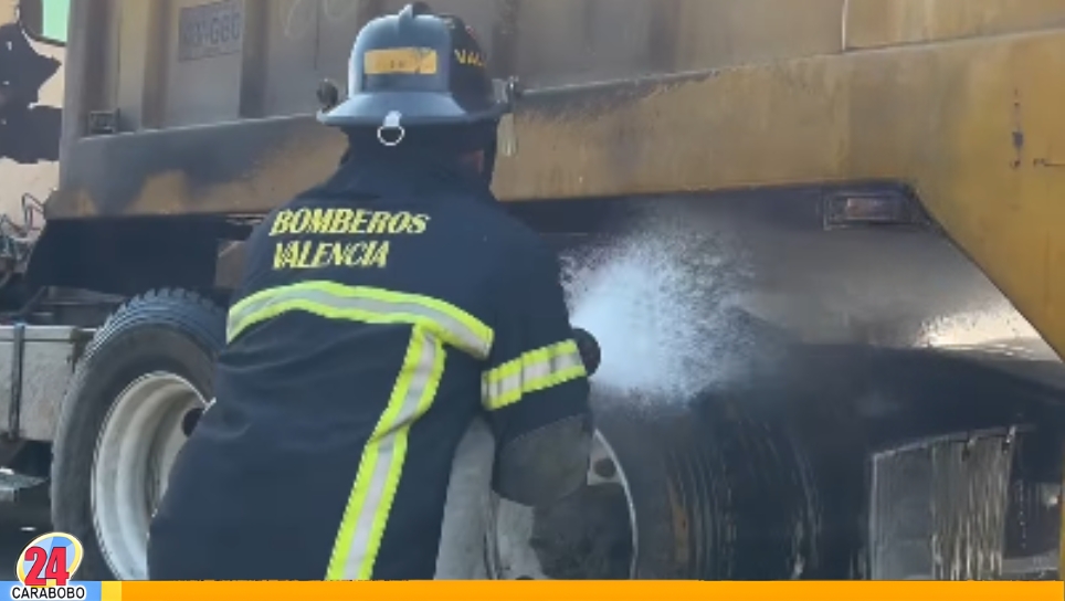 Incendio de gandola en la Autopista Sur