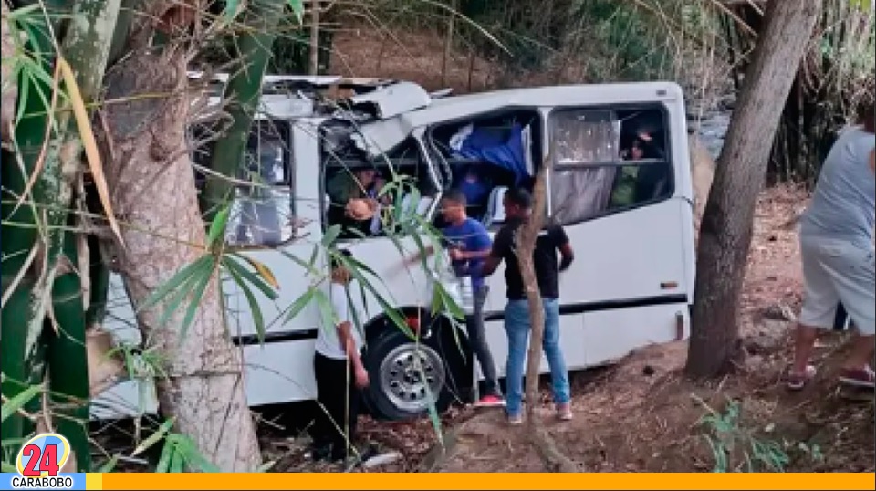 Accidente de buseta en la vía de Choroní