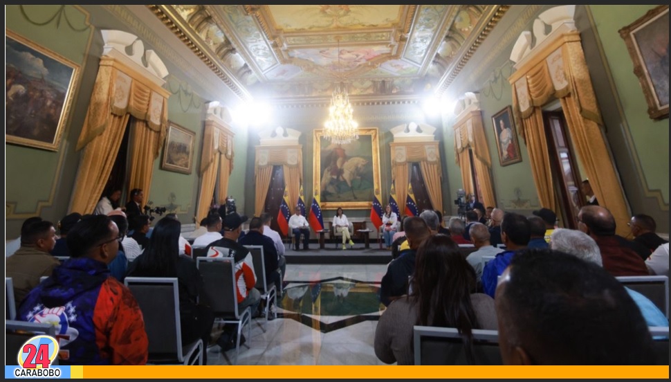 Delcy Rodríguez se reunió con representantes del sector transporte