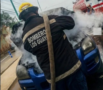 incendio de vehículo en la Carretera Nacional Los Guayos Guacara