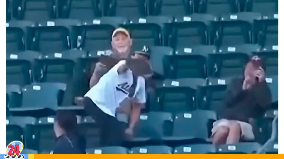 Fanático se hizo viral al capturar tres fouls
