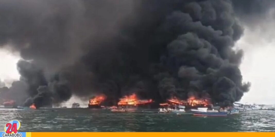 Incendio en el puerto de Manta