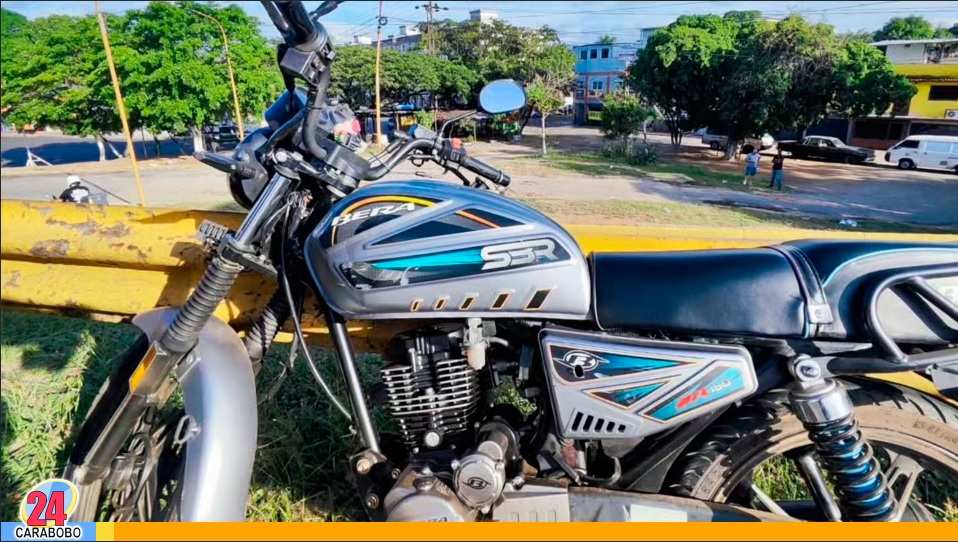 Accidente de vehículo y moto en la Autopista Sur