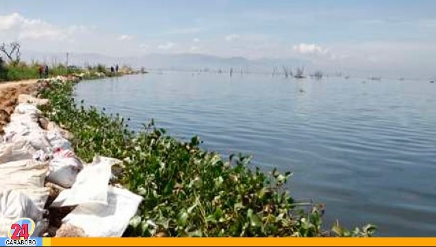 muro de contención en el lago de los Tacariguas