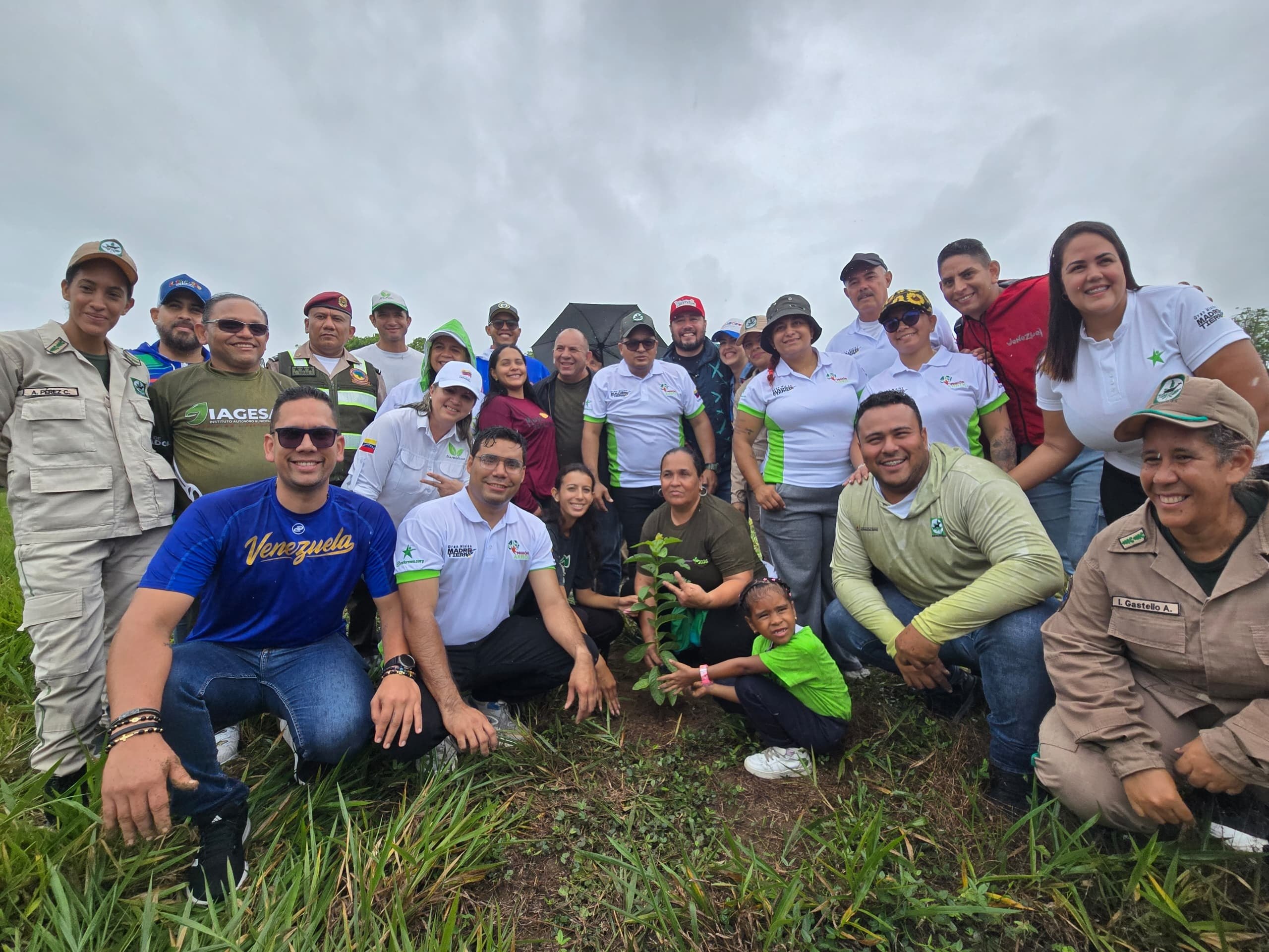 Jornada de reforestación en Campo de Carabobo 
