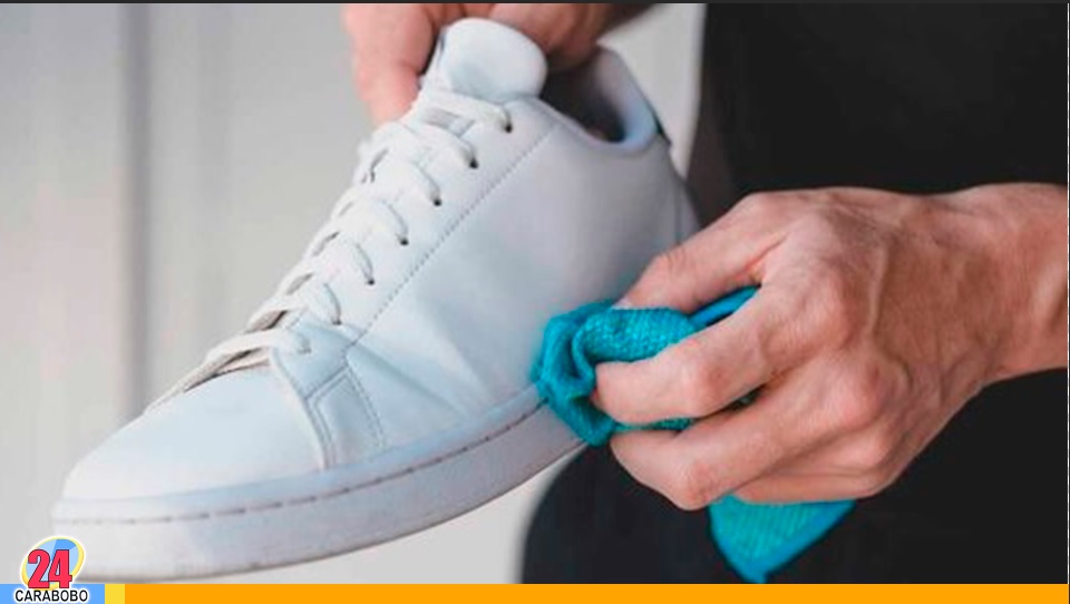 ¿Cómo limpiar los zapatos deportivos de colores?