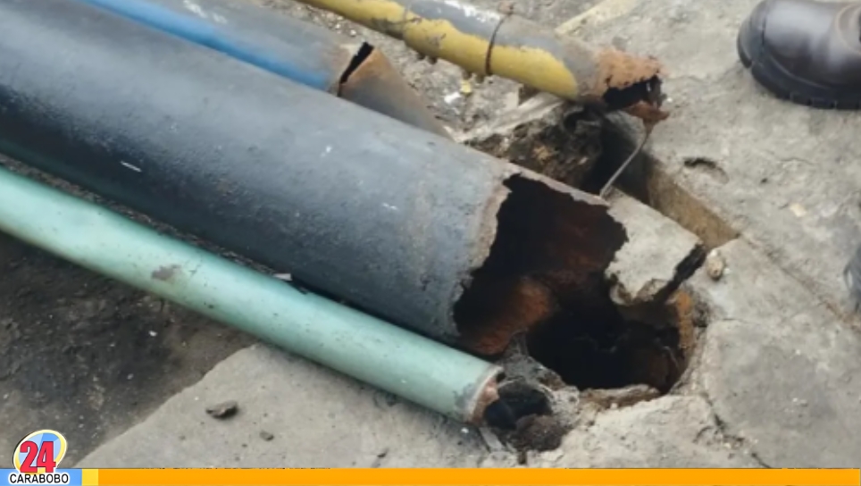 Poste caído en centro Guacara