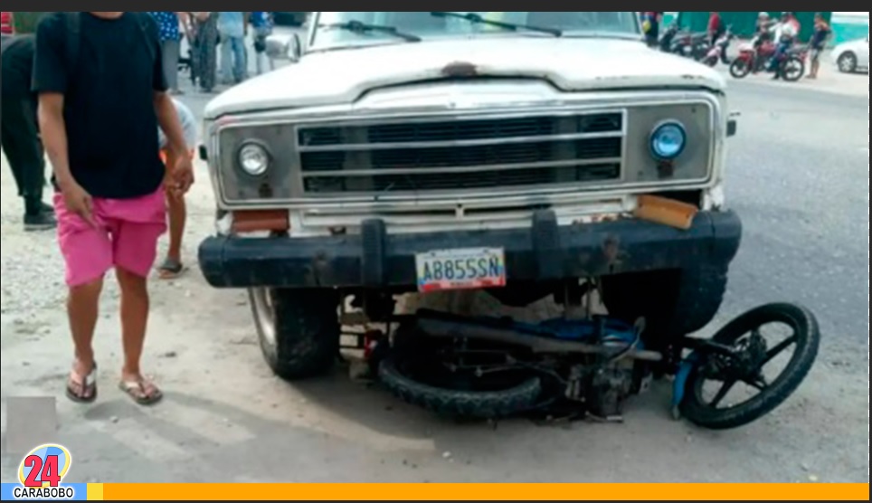 choque de moto y vehículo en Puerto Cabello