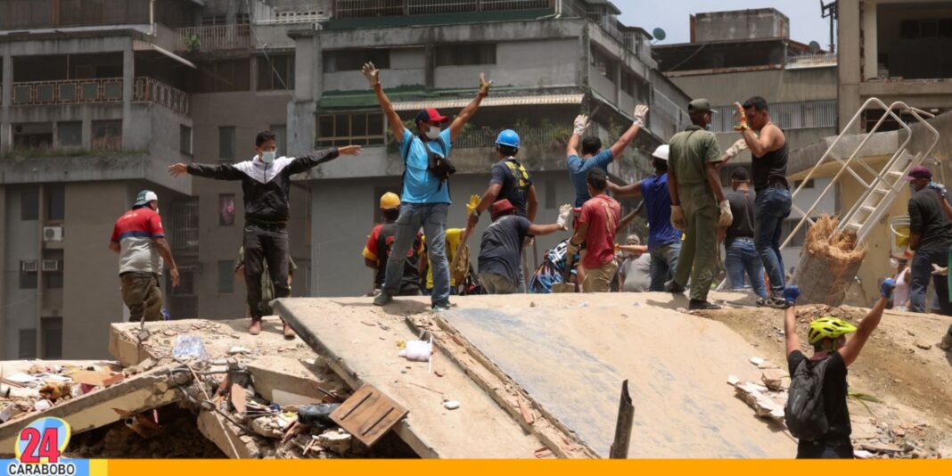 autoridades encuentro rescatistas en La Guaira