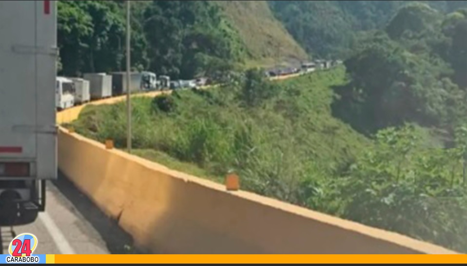 Extensa cola en la ARC en el túnel de Los Ocumitos
