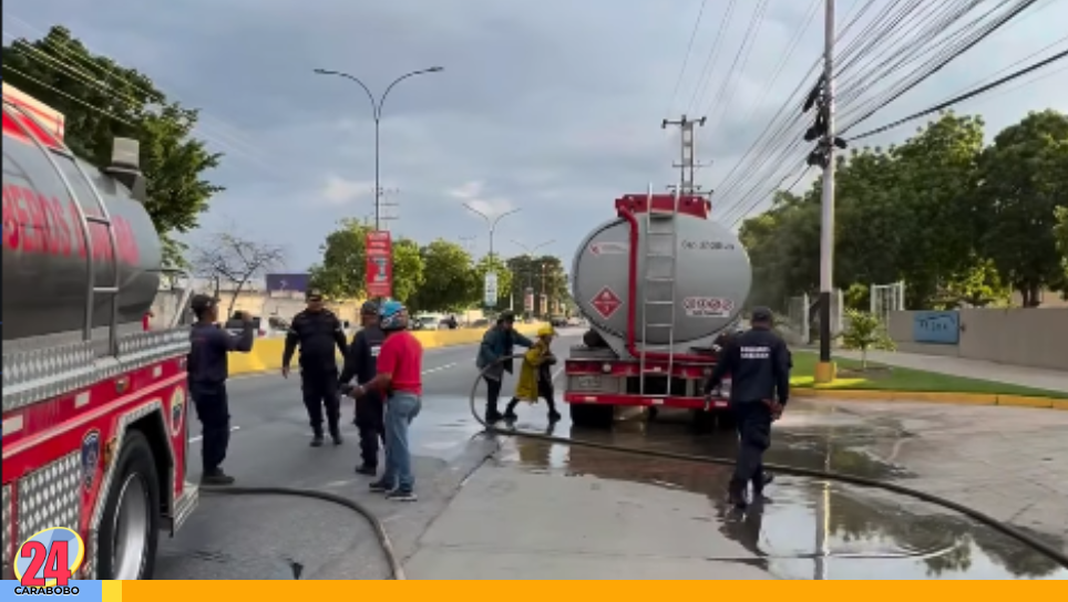Incendio de gandola con gasolina en Guacara
