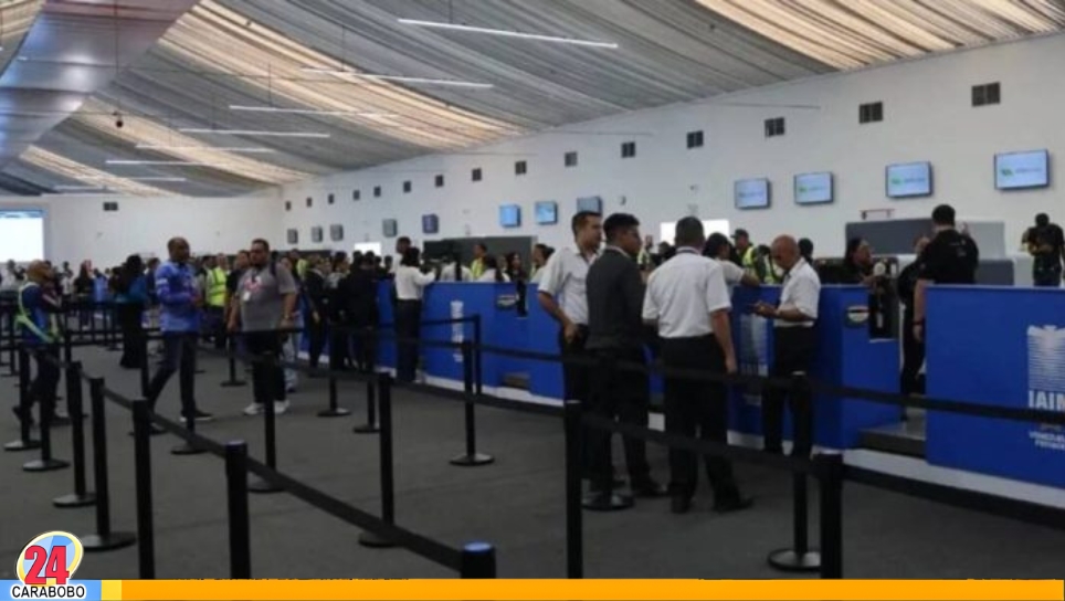 Maiquetía reabre con terminales temporales