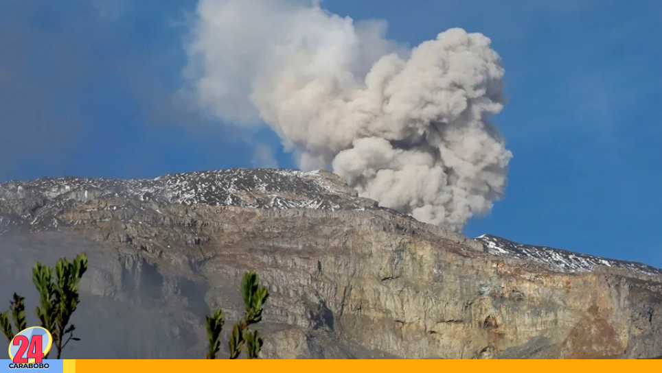 Volcán Puracé con erupción en Colombia