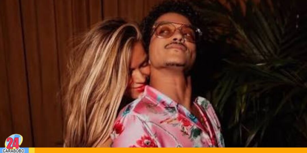 Karol G con Bruno Mars