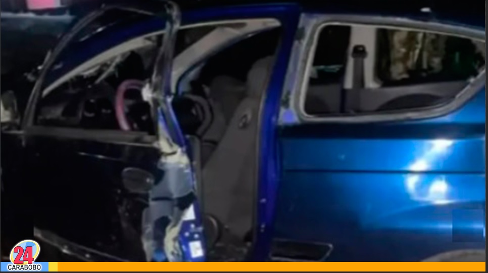 Atacó con un hacha el carro de expareja