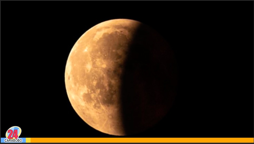 eclipse lunar parcial en horas de la noche