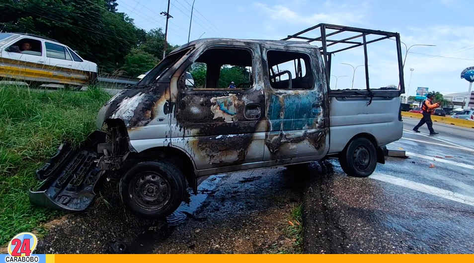 incendio de vehículo en la Autopista Circunvalación Este