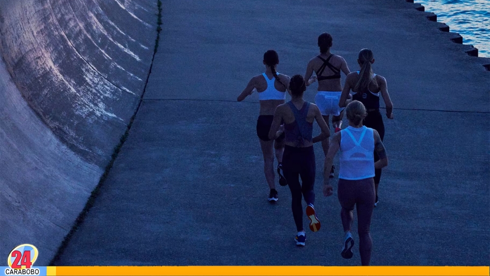 as carreras populares y maratones se programaron habitualmente en horas matutinas requiriendo una adaptación fisiológica previa por parte de los atletas participantes.