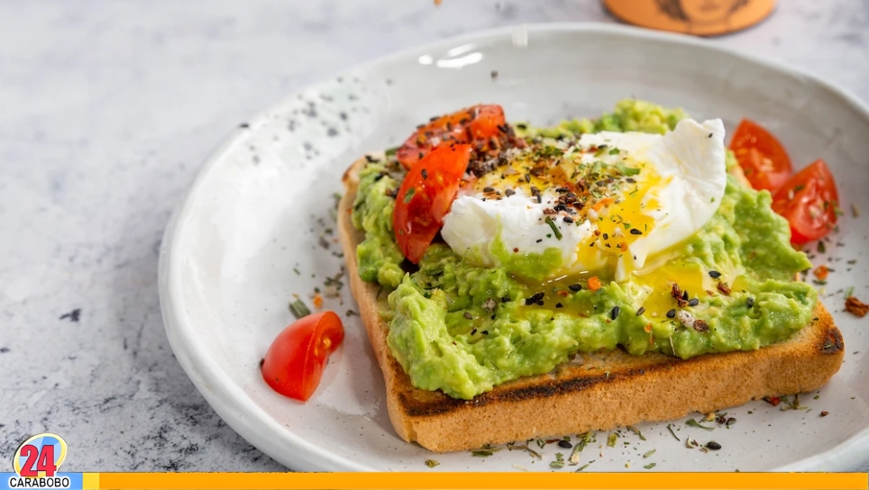 Tostadas de aguacate con huevo receta