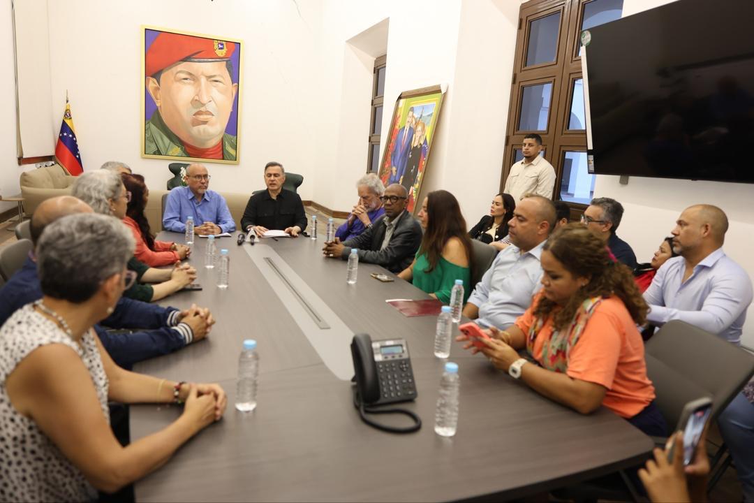 Tarek William Saab anuncia firma de histórico convenio