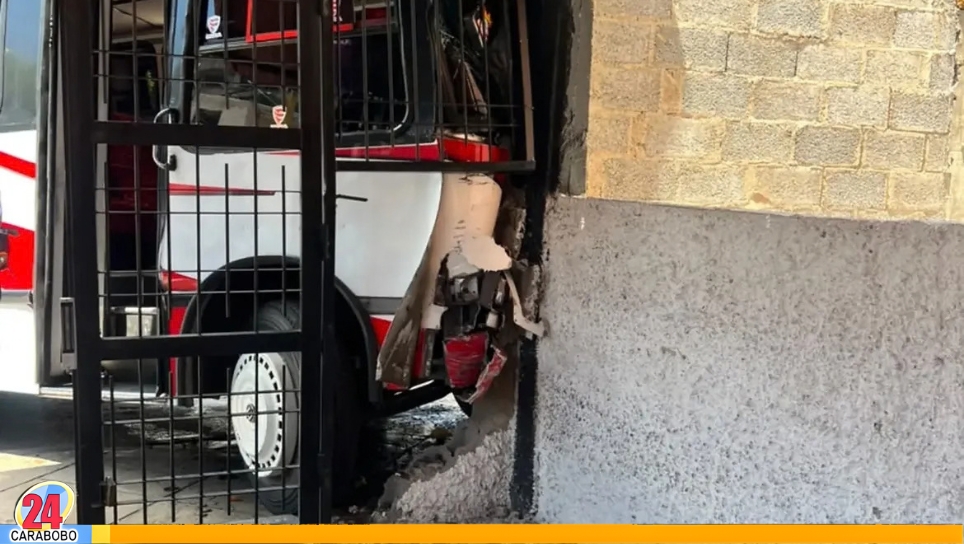 Lesionados tras choque de autobús en Caracas