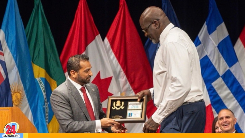 Shaquille O'Neal graduado en el FBI