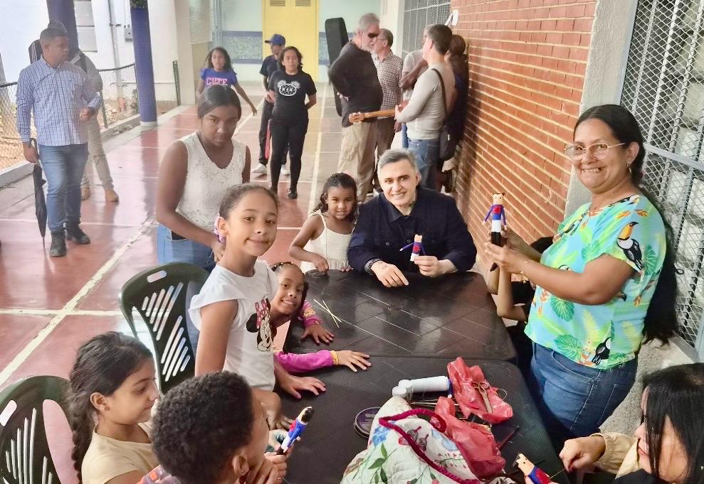 Tarek William Saab encabezó visita de la Gran Misión Viva Venezuela a campamento transitorio de la U.E.N. República del Ecuador