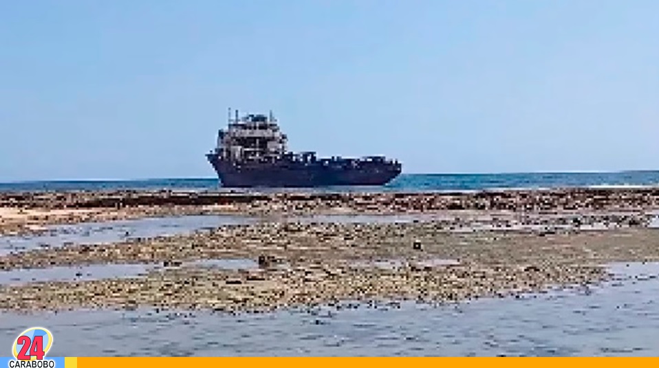 El barco que encalló en Puerto Cabello