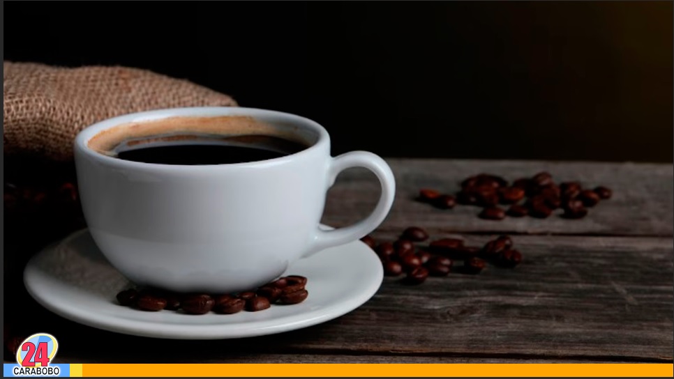 taza de café después del almuerzo
