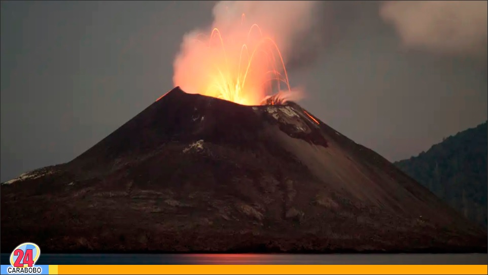 Volcán Anak Krákatoa