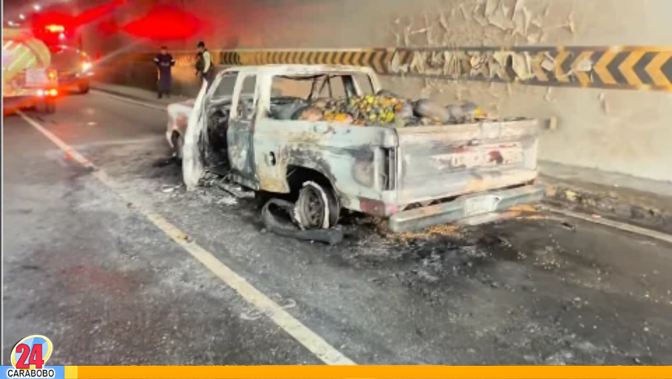 Incendio de vehículo con retención en La trinidad