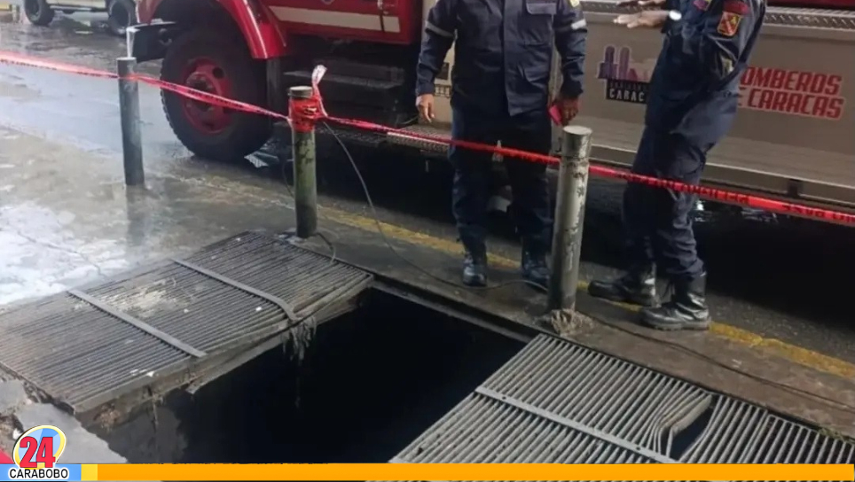 Joven cae en un alcantarillado en Caracas