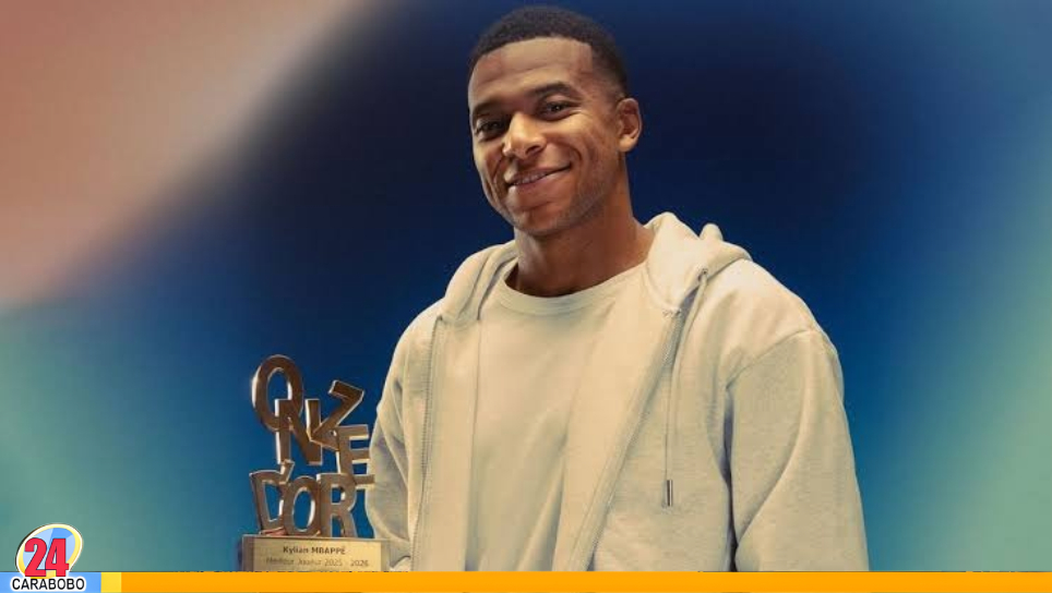 Kylian Mbappé con el Onze de Oro