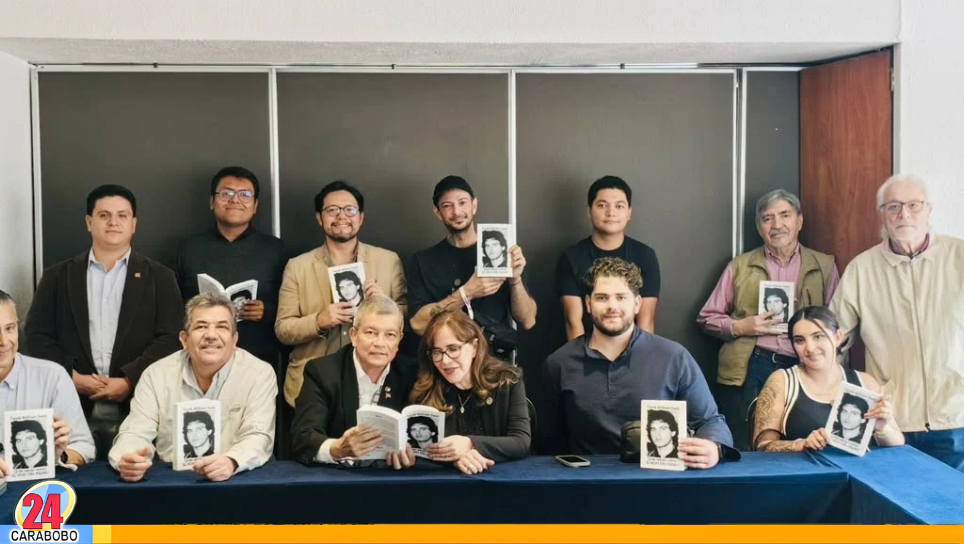 Presentan Antología poética en México