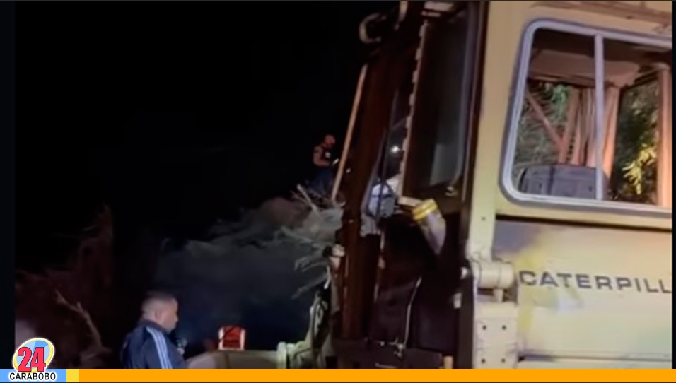 Trabajos de despeje en la carretera Maracay Choroní