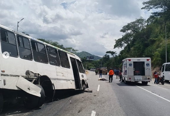 Accidente de buseta en la ARC dejó una mujer fallecida