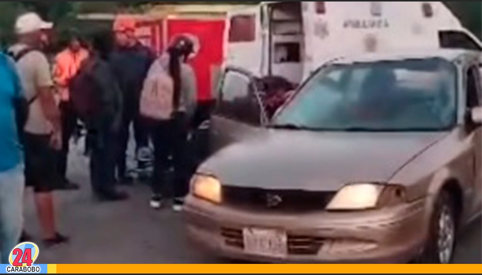 El choque de buseta y vehículo dejó un adulto mayor lesionado en la Intercomunal Flor Amarillo Valencia.