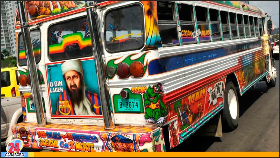 Los icónicos autobuses Diablos Rojos en Panamá