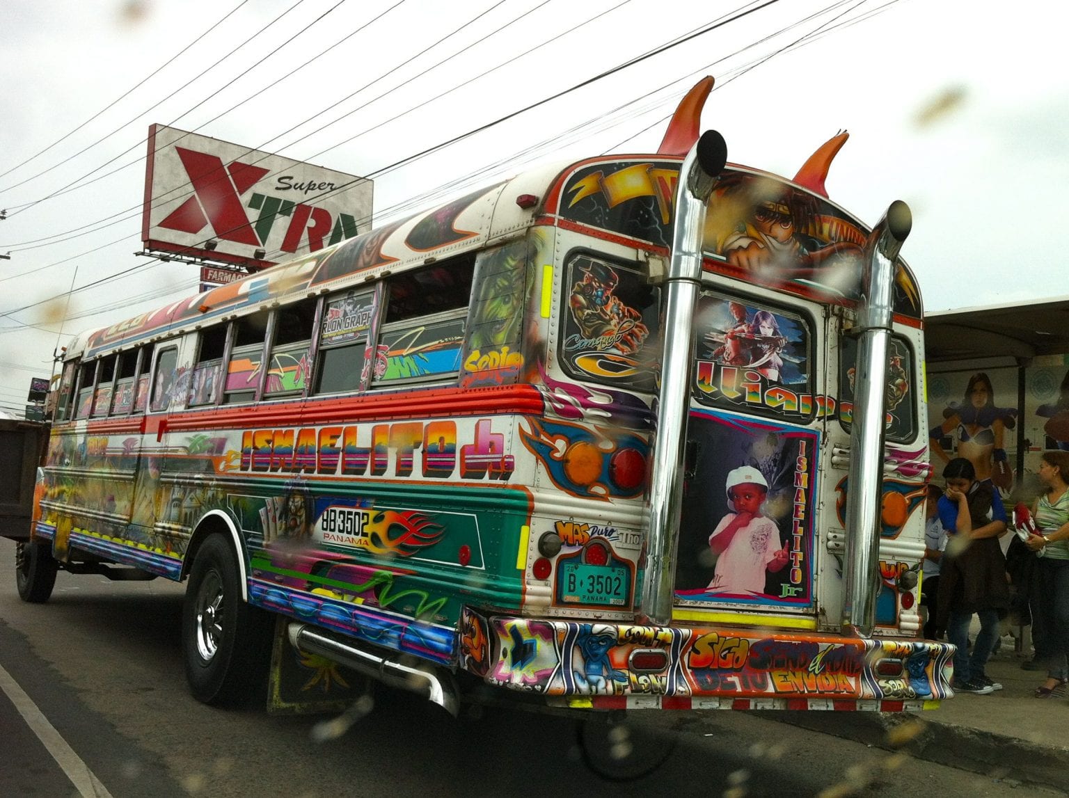 Los icónicos autobuses Diablos Rojos en Panamá
